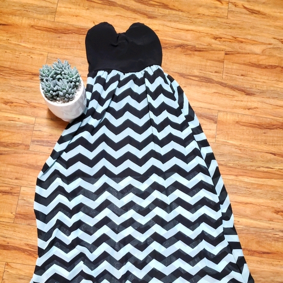 Dress - Picture 1 of 4